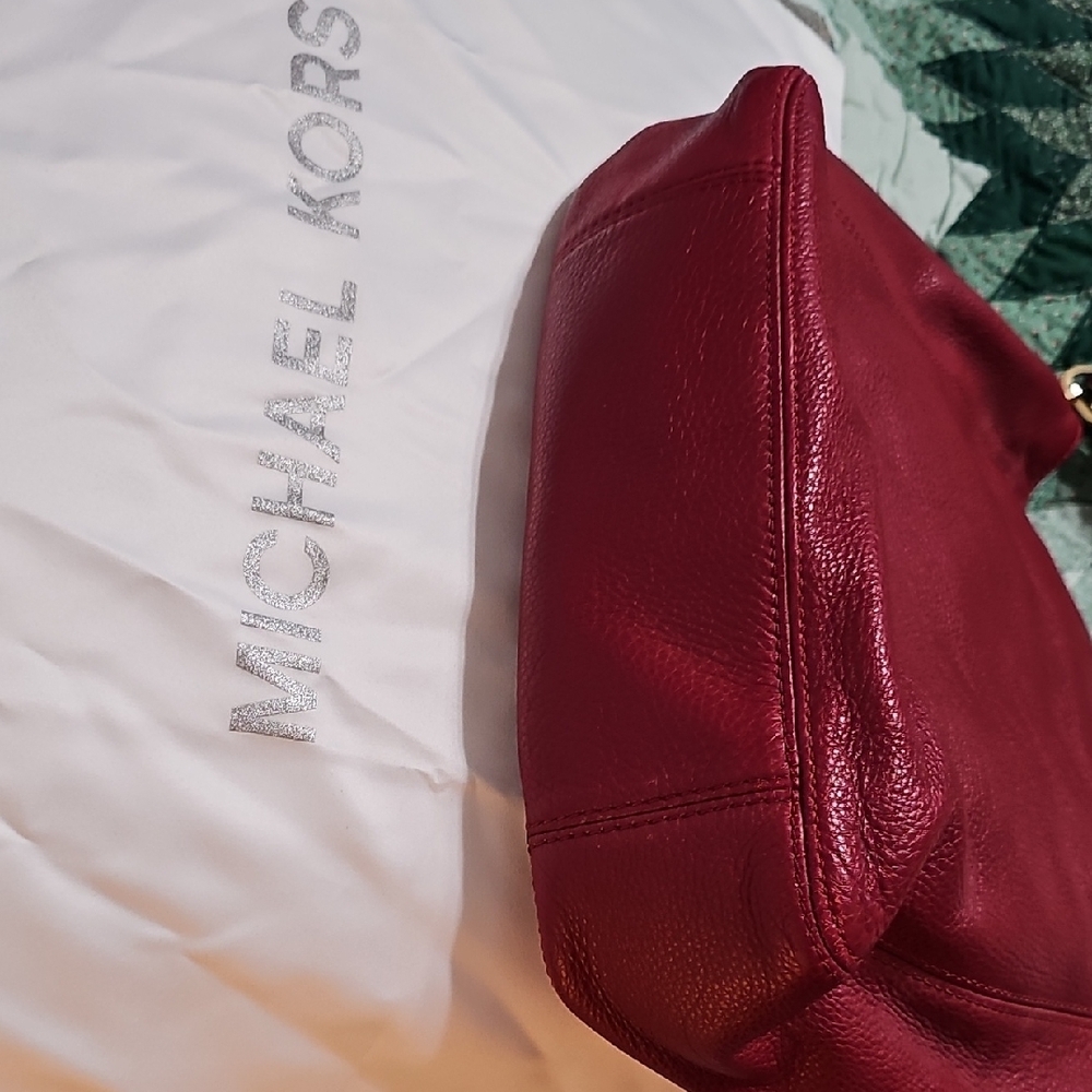 Michael Kors Red Pebbled Leather Shoulder Bag with Gold Hardware - Picture 5 of 9